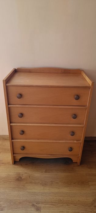 Komoda z szufladami, przewijak.