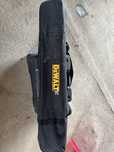 Nivel dewalt como novo