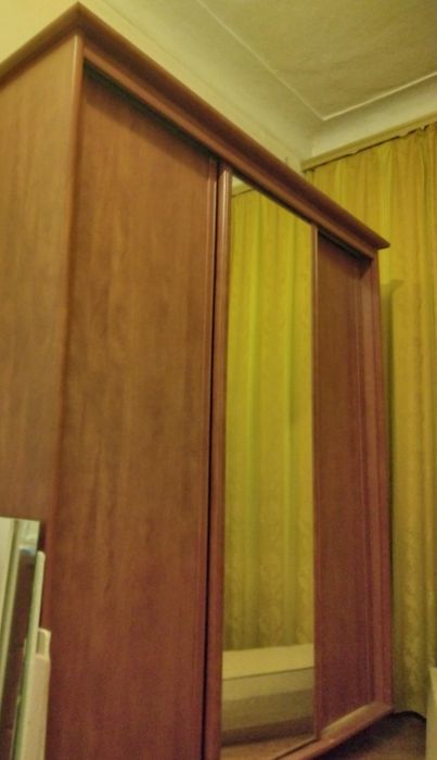 Шафа-купе з дзеркалом