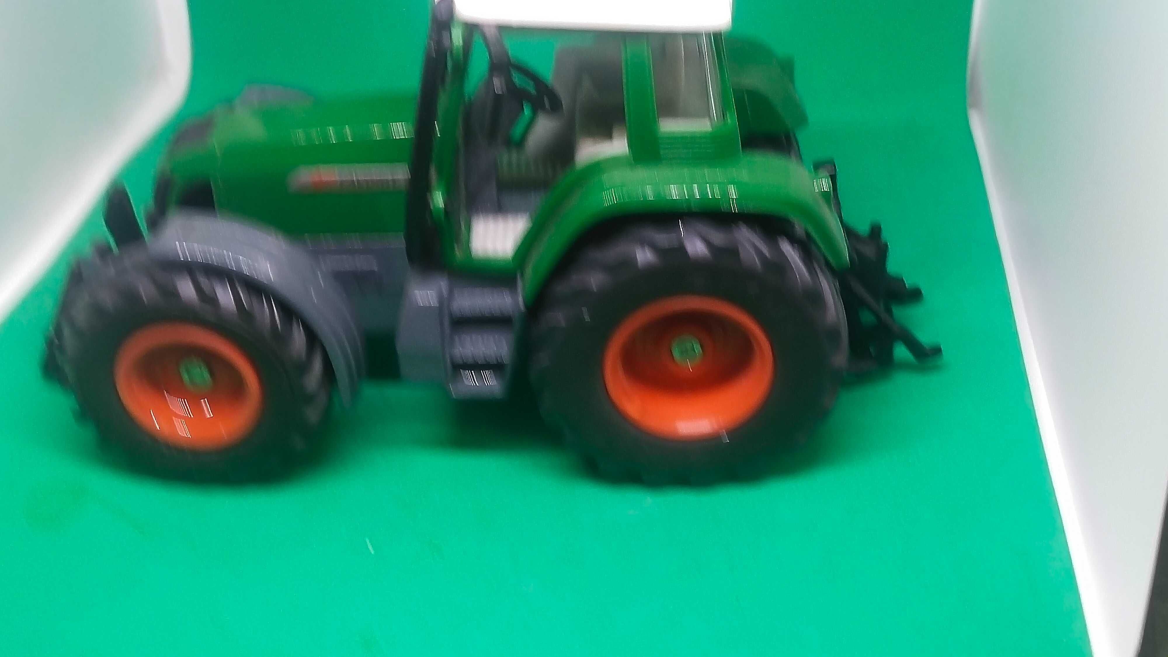 Siku traktor Fendt 1 32