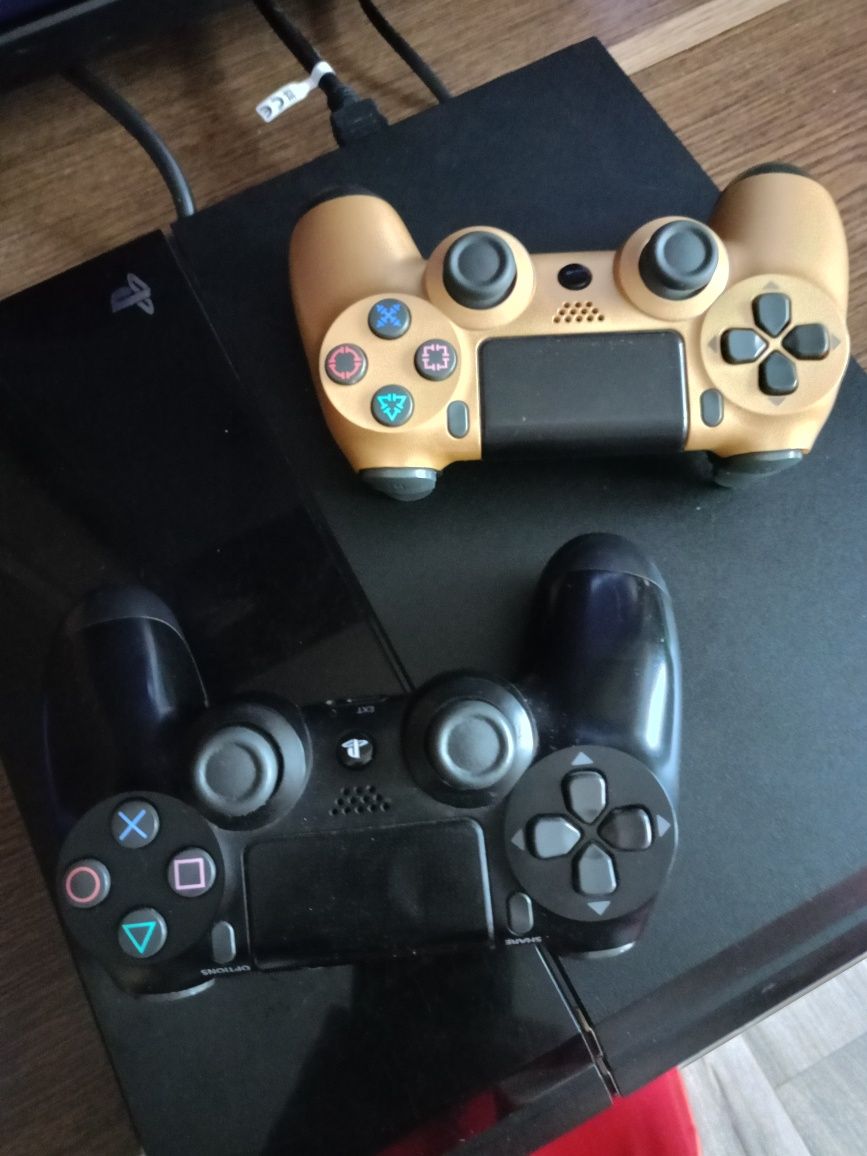 Sprzedam ps 4 dwa pady i 4 gry