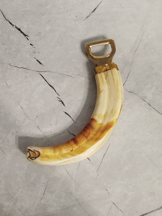 Відкривачка з іклом