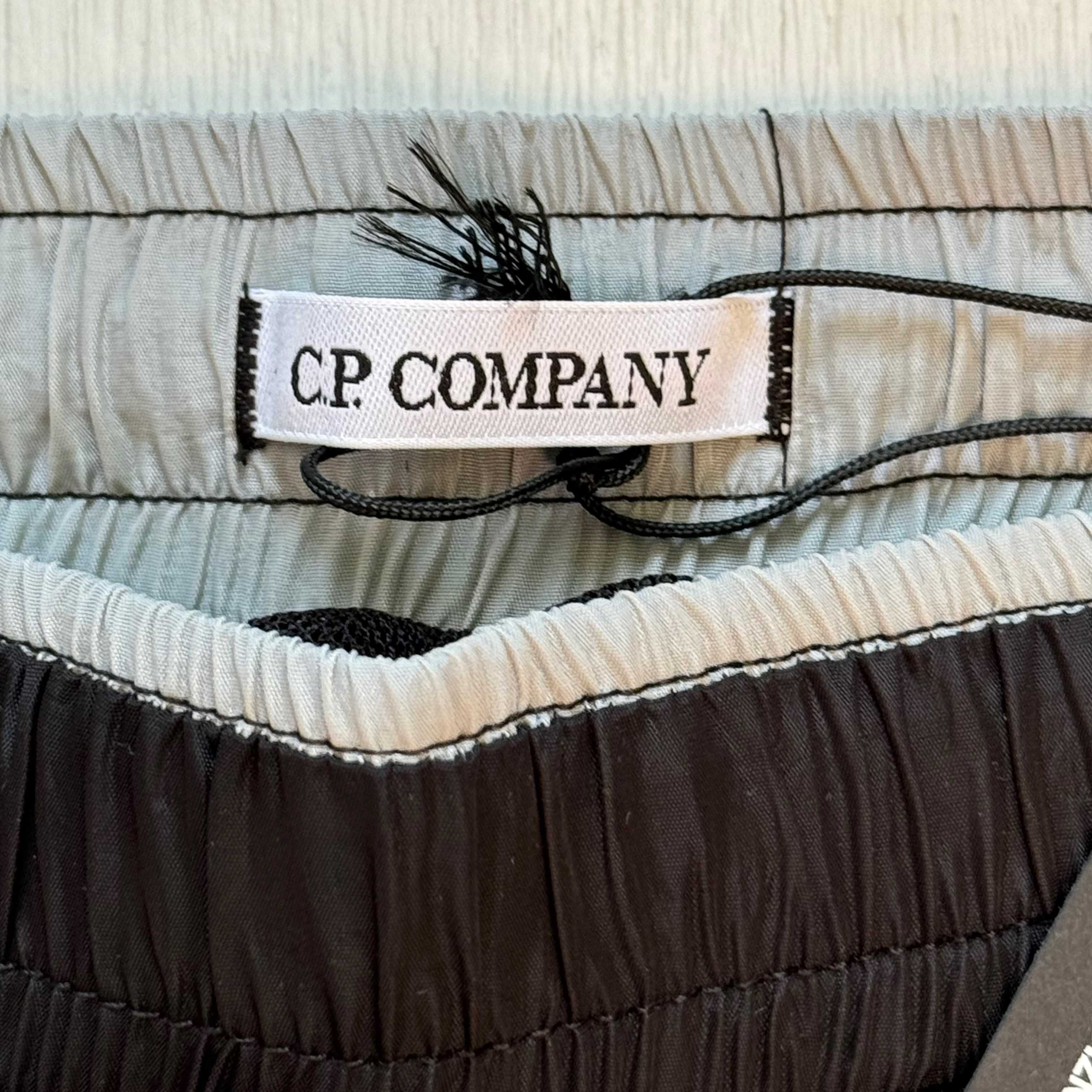 Шорти C.P. Company Nylon Cargo(M, L, XL)у чорному кольорі, унісекс.