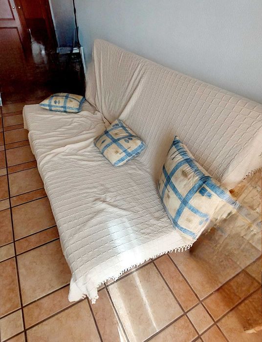 Sofá-cama Clic-Clac com colchão 10 cm – bom estado, negociavel