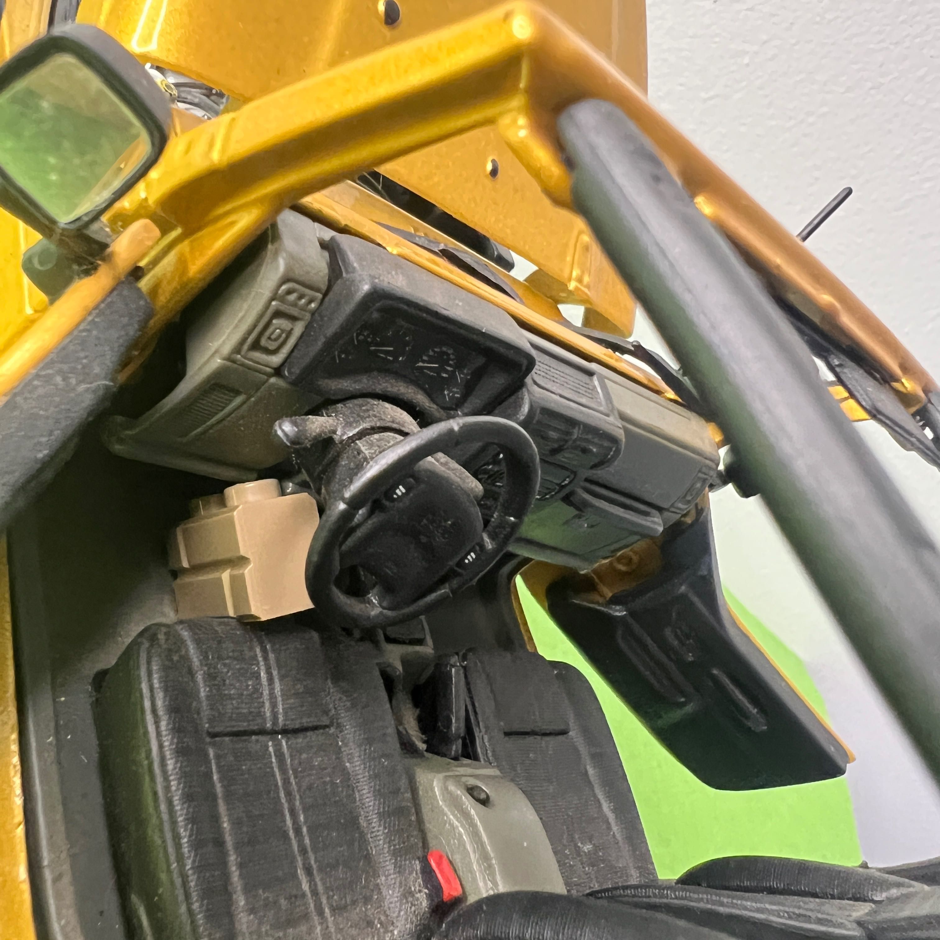SUV Jeep Wrangler Rubicon Maisto 1:18 Amarelo