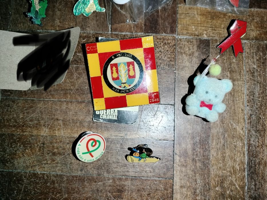 Pins variados pra venda