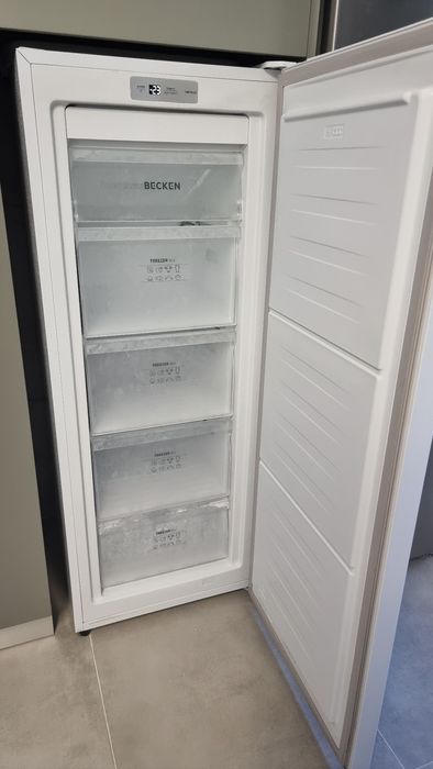 Arca Vertical BECKEN BUF4869 (No Frost - 143.4 cm - 155 L - Branco)