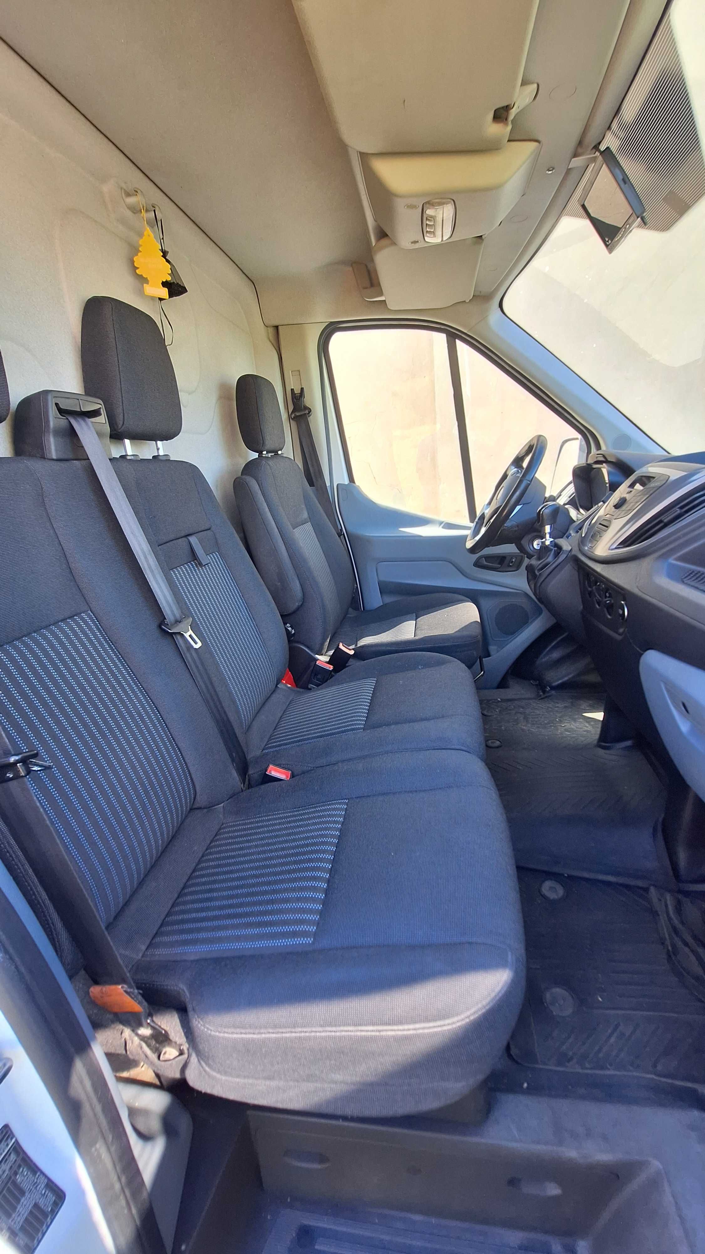 Syndyk sprzeda samochód Ford Transit r. 2017