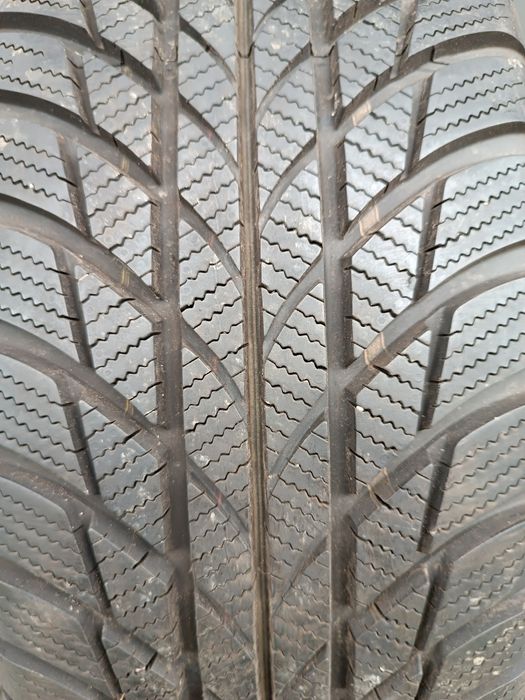 Зимові шини 215/65/17 Bridgestone Blizzak LM001