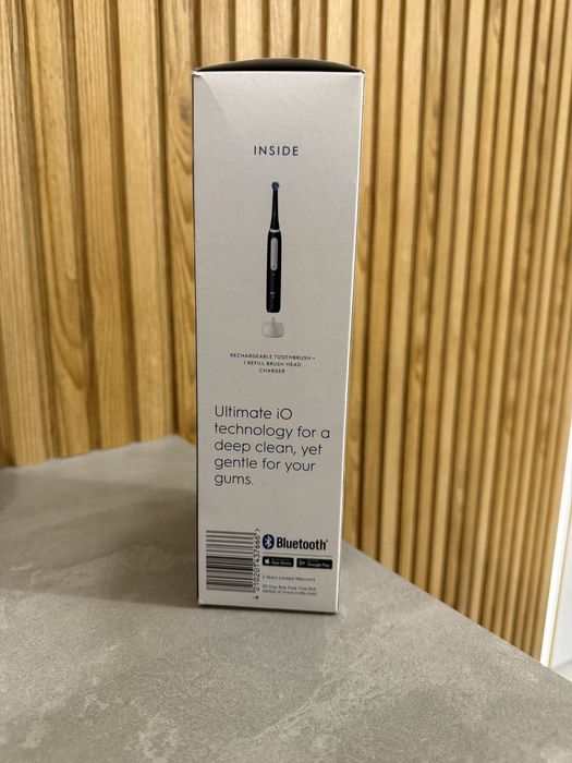 Електрична зубна щітка OralB io series 4 black