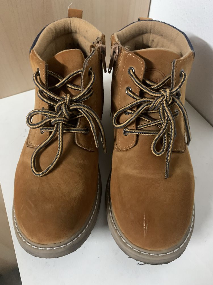 Botas de camurça tipo montanha menino camel Zippy