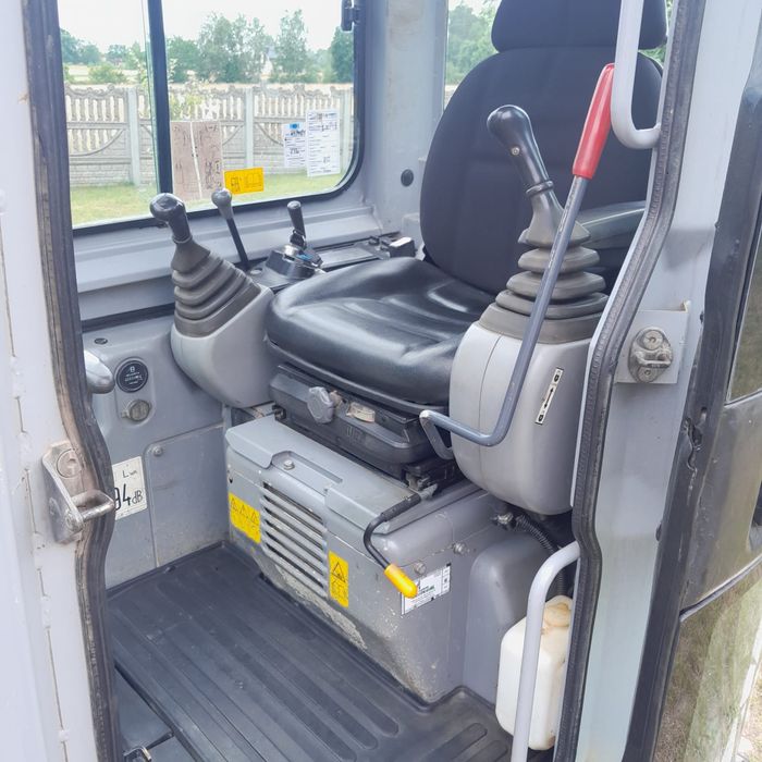 Minikoparka New Holland E30. 2SR