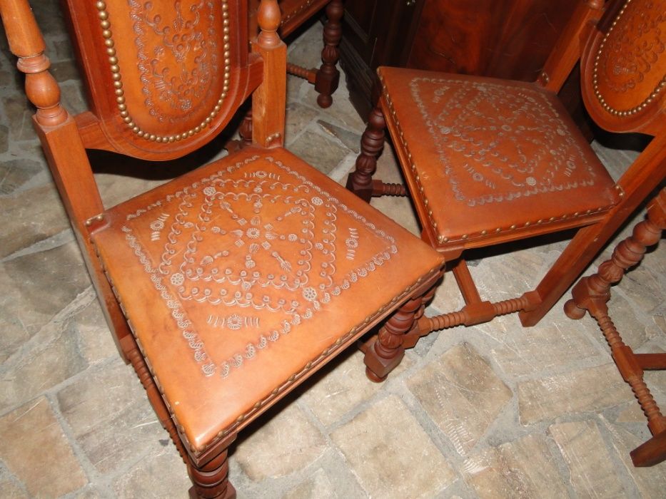 Cadeiras em madeira e couro - óptimo estado - Valor unitário