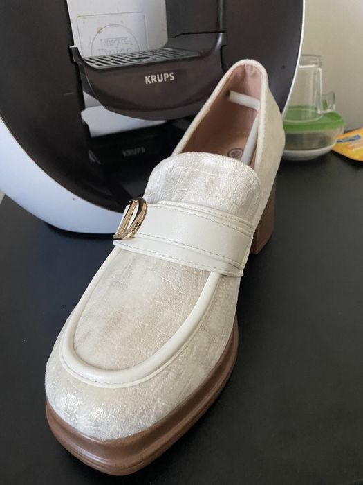 Sapato a estrear branco sujo 38