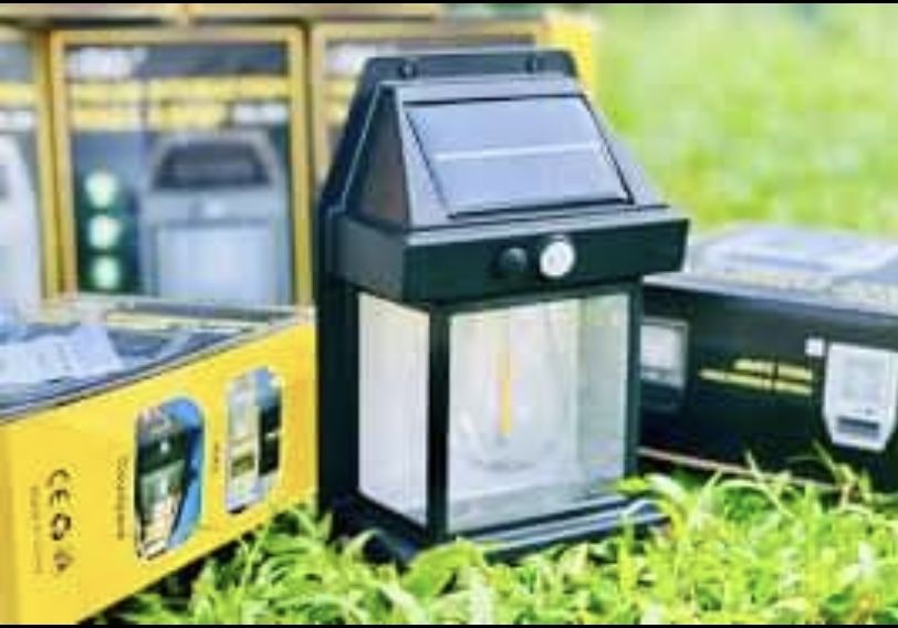 76 zl Lampa solarna LED na sciane z czujnikem ruchu i zmierzchu 4 szt.
