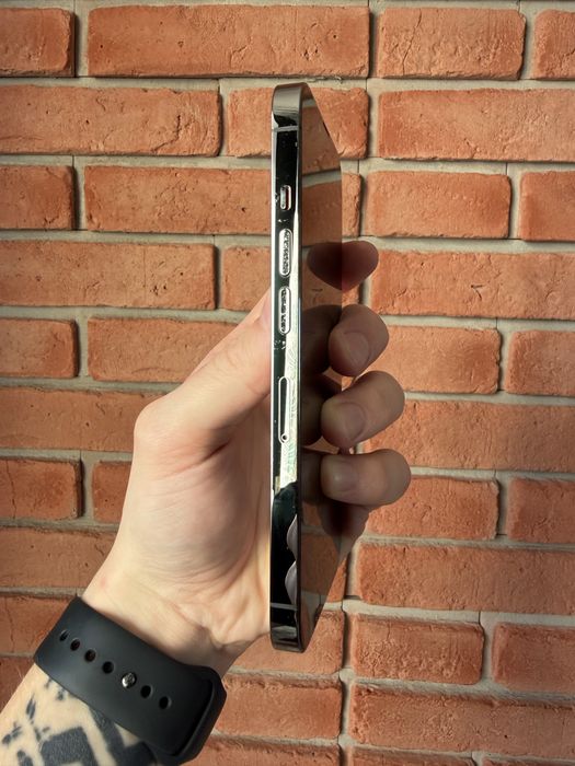 Iphone 13 pro 128 GB grafit + 7 etui + szklo hartowane +kab. lightning