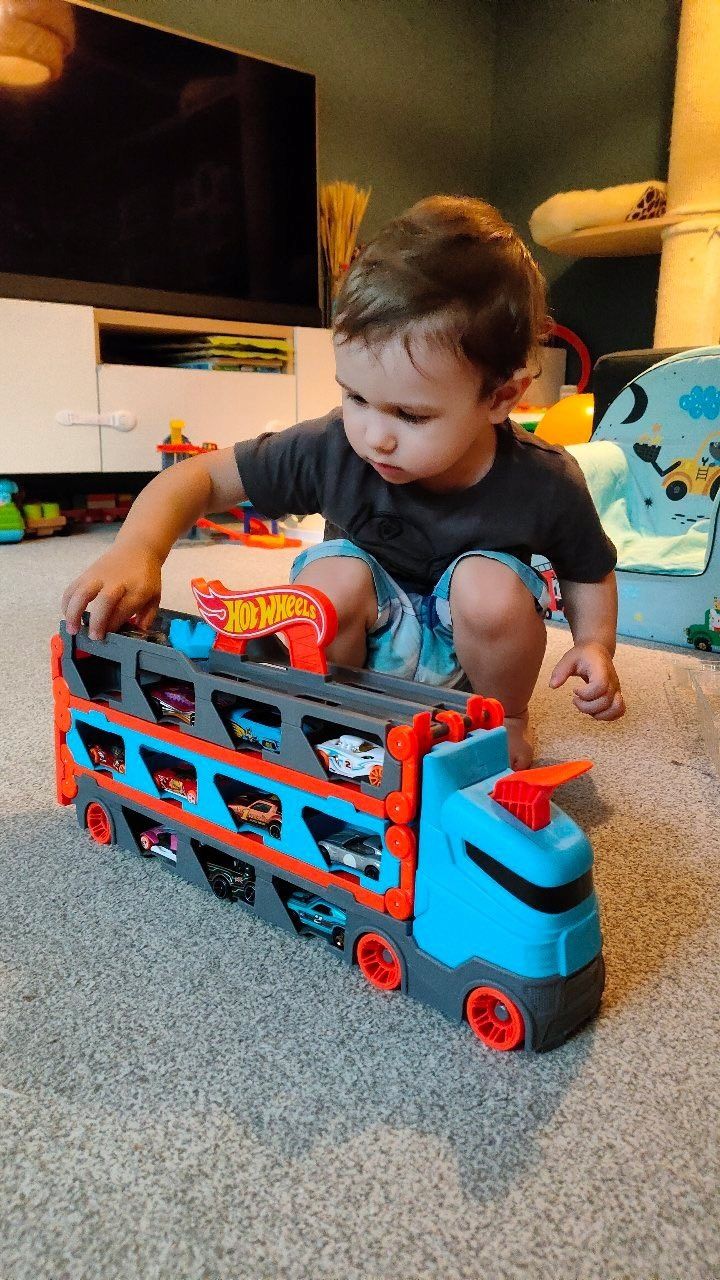 Грузовик-транспортер Mattel Супер гонки Hot Wheels GVG37