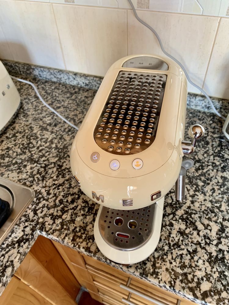 Máquina de Café SMEG Branca
