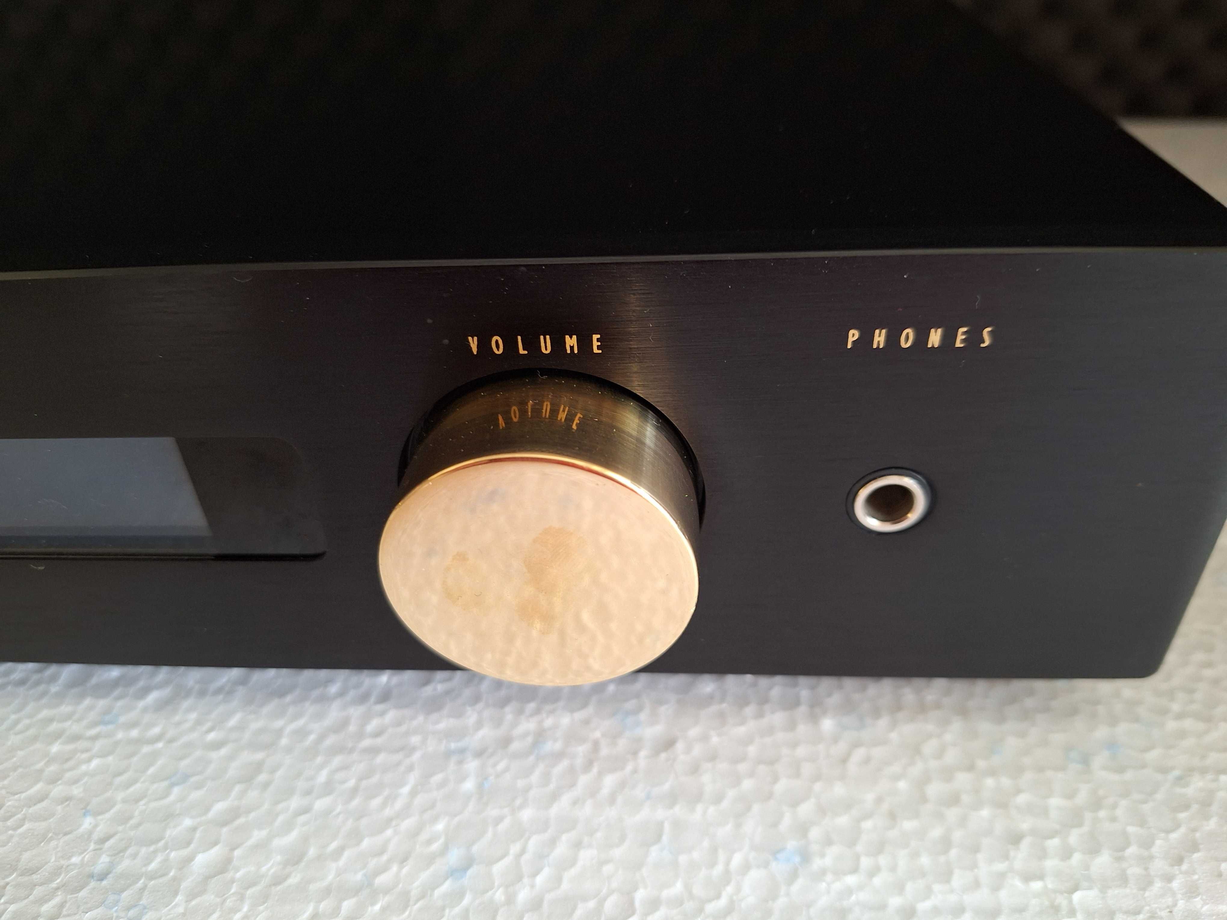 Przedwzmacniacz AVM Evolution V4 ( PILOT)