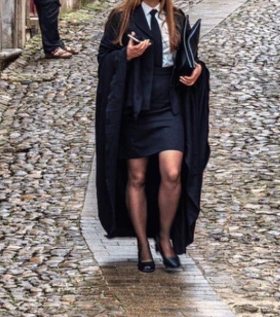 Traje académico clássico, feminino completo