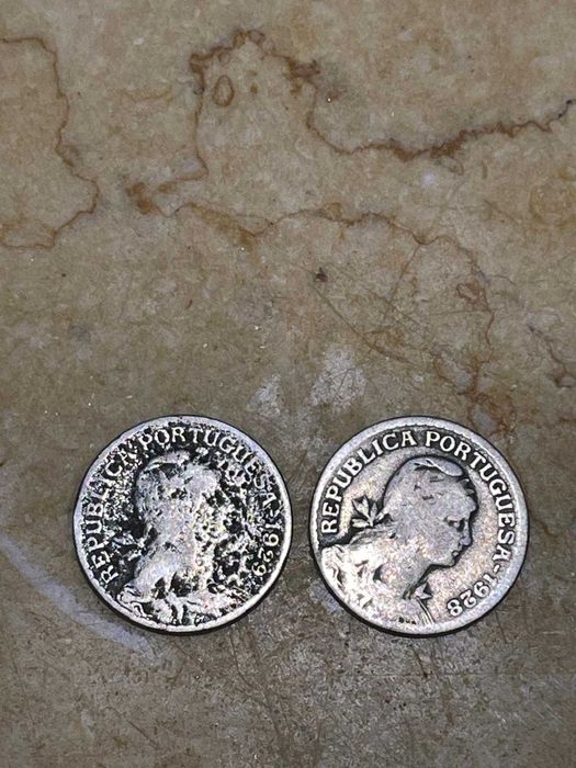 Moedas antigas portuguesas e de outras nacionalidades