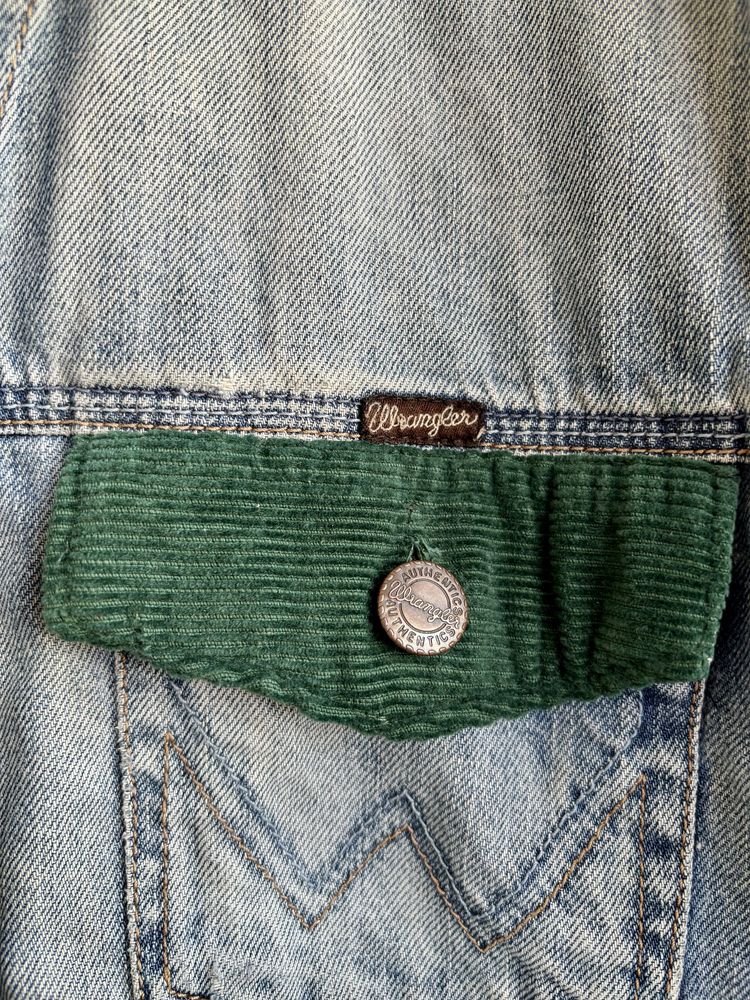 Укорочена джинсова куртка , джинсовка Wrangler