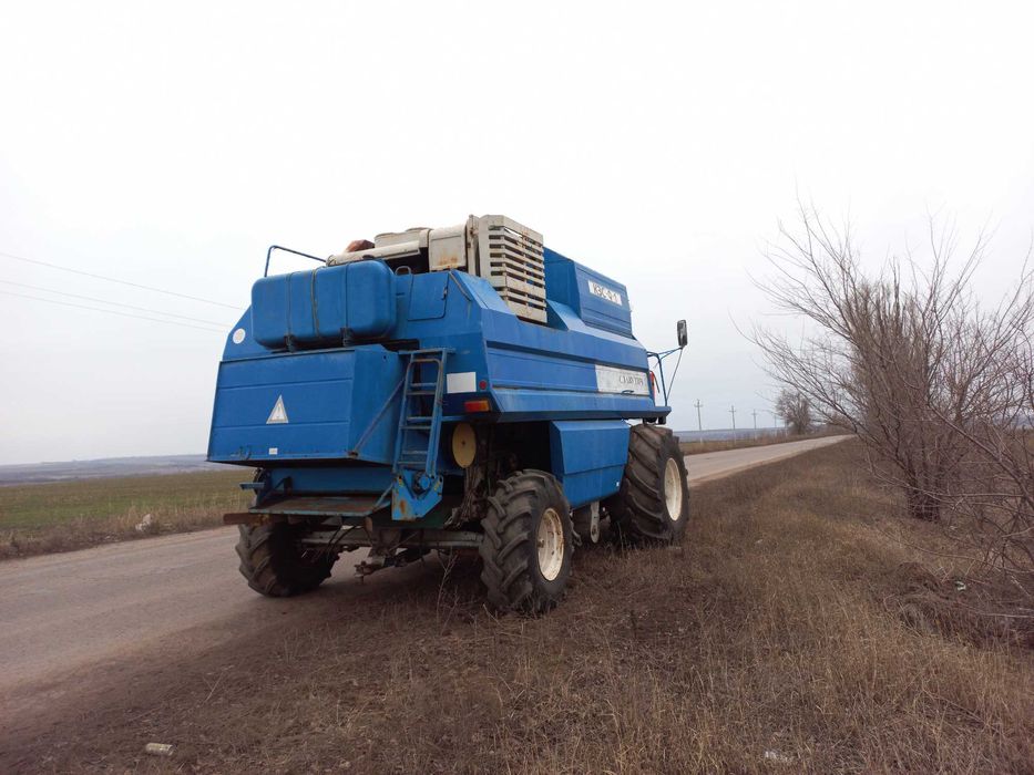 Комбайн Славутич КЗС 9