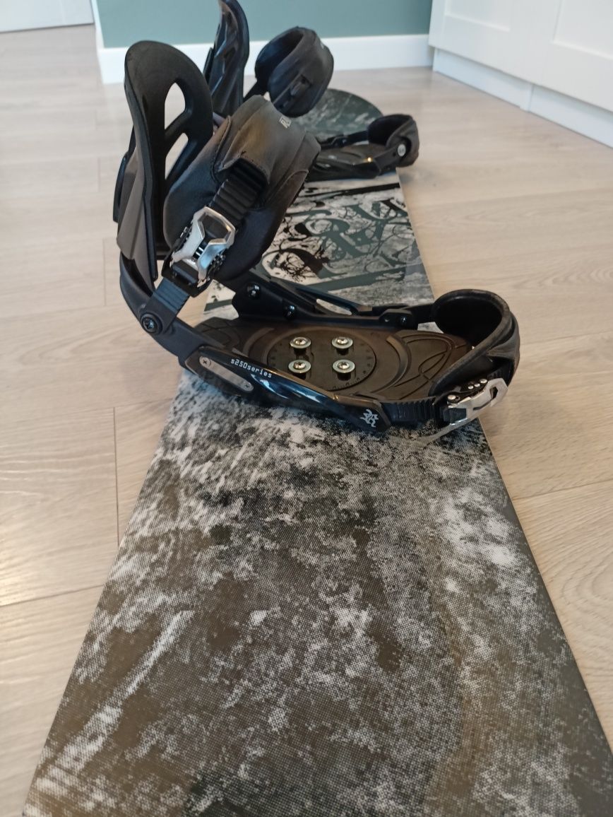 Deska snowboardowa Raven Grunge 156 + wiązania S250