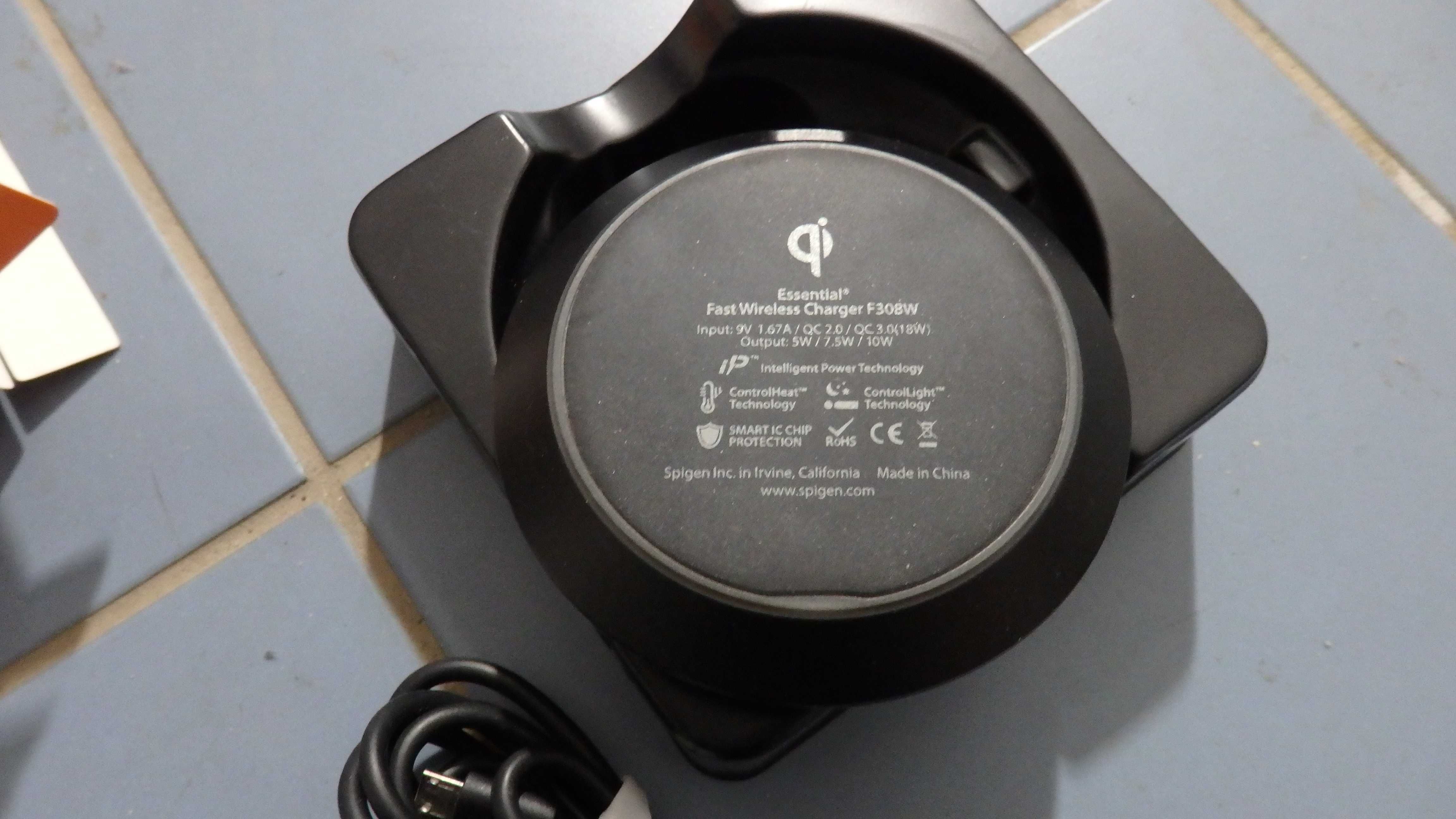 Spigen Ładowarka Indukcyjna F308W 10W Fast Charge