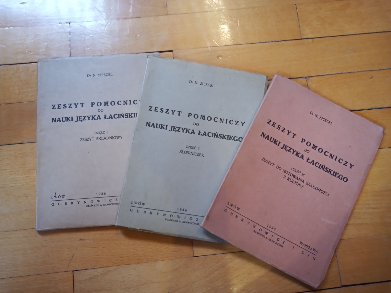 "Zeszyt pomocniczy do nauki języka Łacińskiego Dr.N.SPIEGEL część 1,2