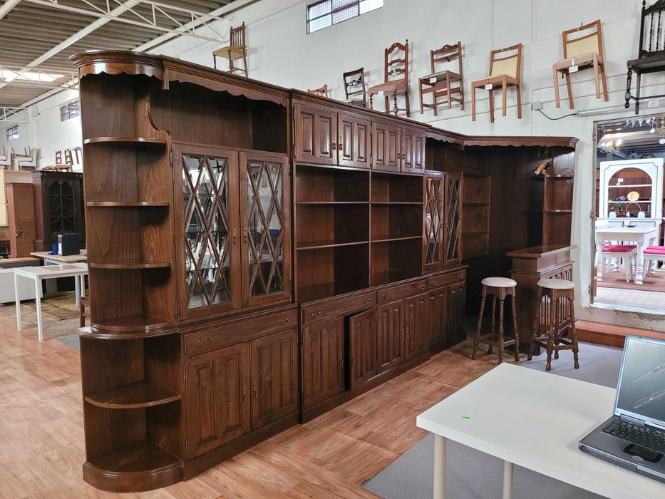 Enormíssimo móvel de canto com bar e dois bancos altos - óptimo estado