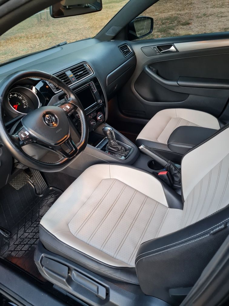 Авто Volkswagen Jetta sport 2016