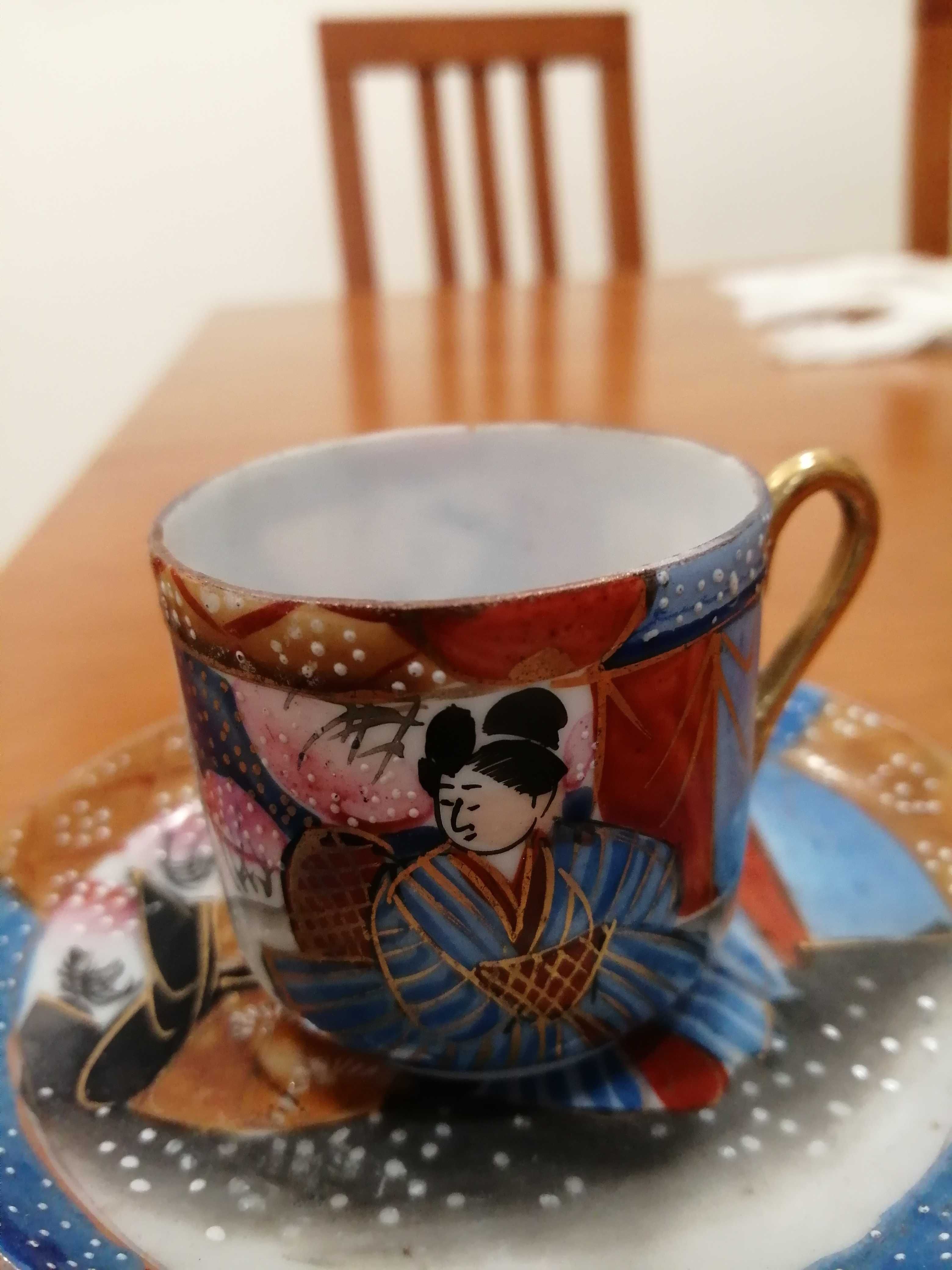 chavena de cafe , porcelana fina , motivo oriental