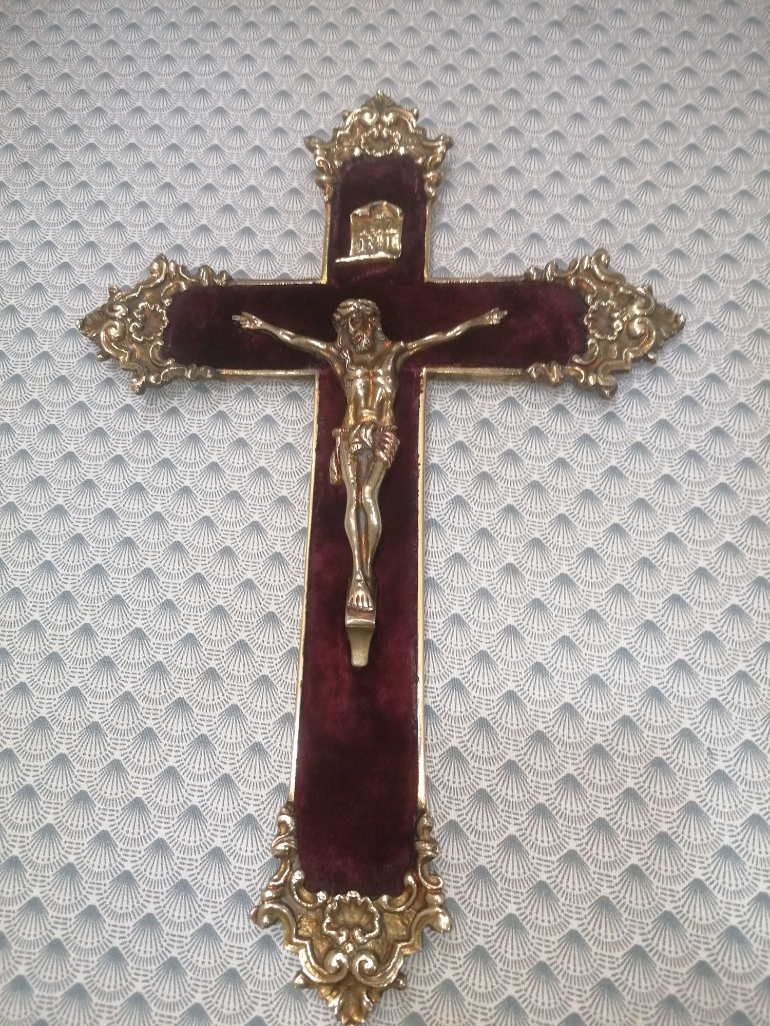 Crucifixo antigo em bronze em bom estado