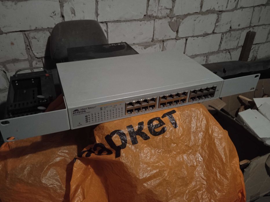 Коммутатор Allied Telesyn AT-FS724L