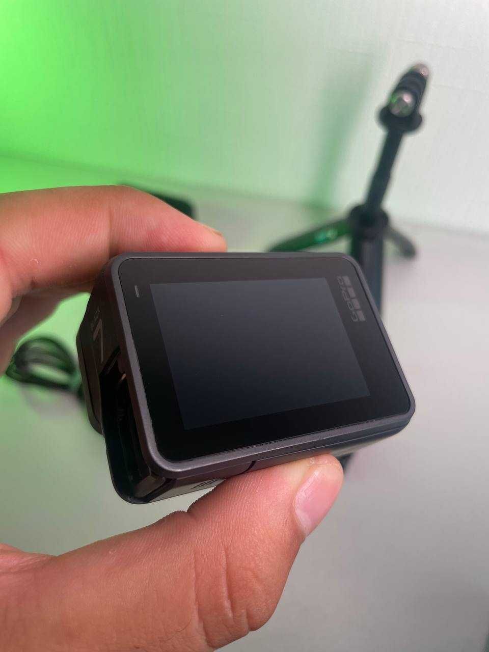 Екшн камера GoPro HERO7 Black в чудовому стані та з комплектом