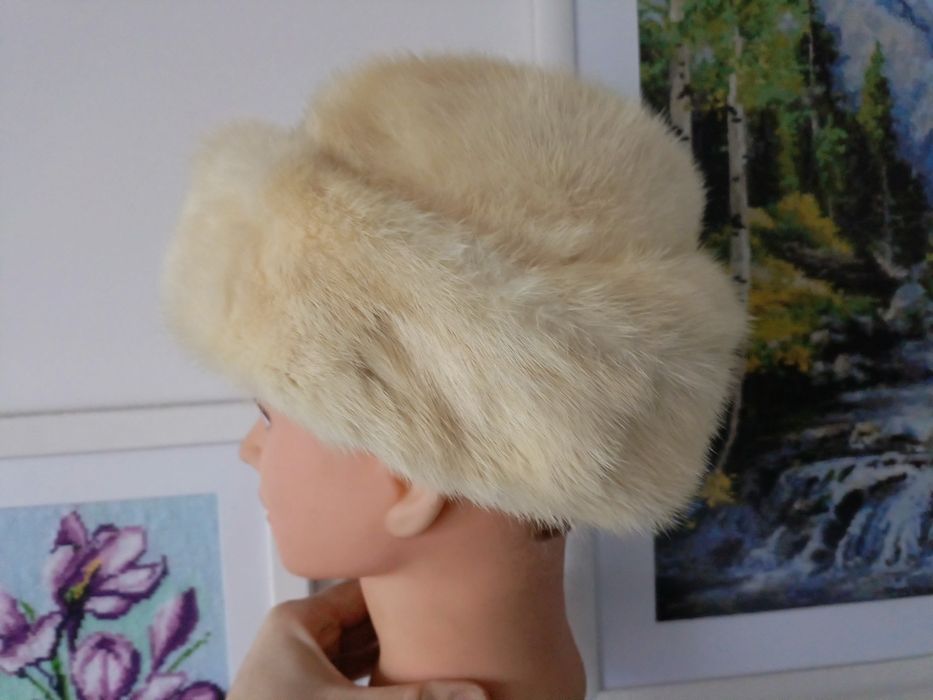Czapka z norek norki biszkoptowe