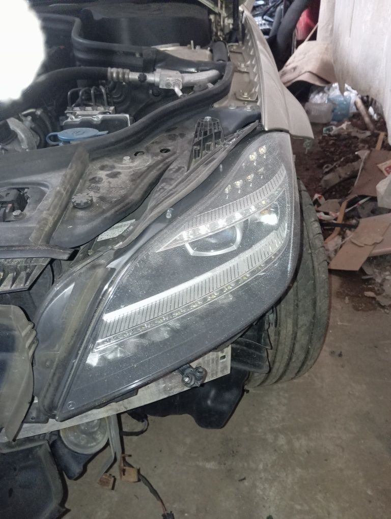 Панель передня Мерседес CLS 218