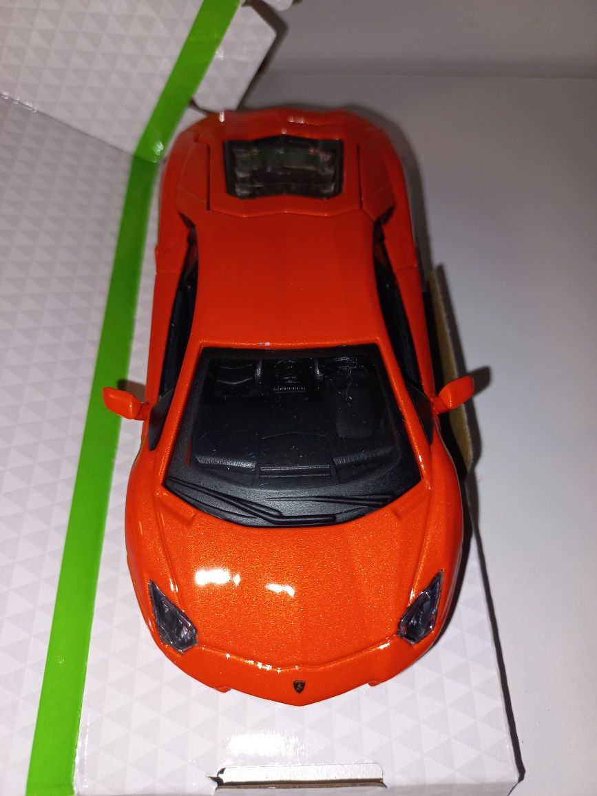 Bburago Lamborghini Aventador Coupe, skala 1:32