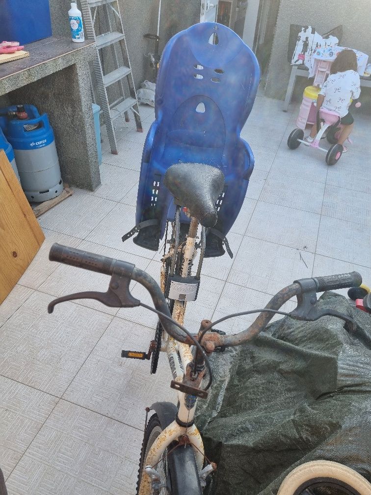 Bicicleta com cadeira