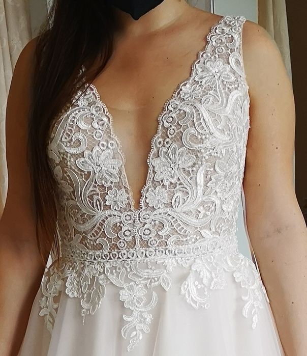 Piękna suknia ślubna w kolorze ecru. Salon Novia rozmiar 38