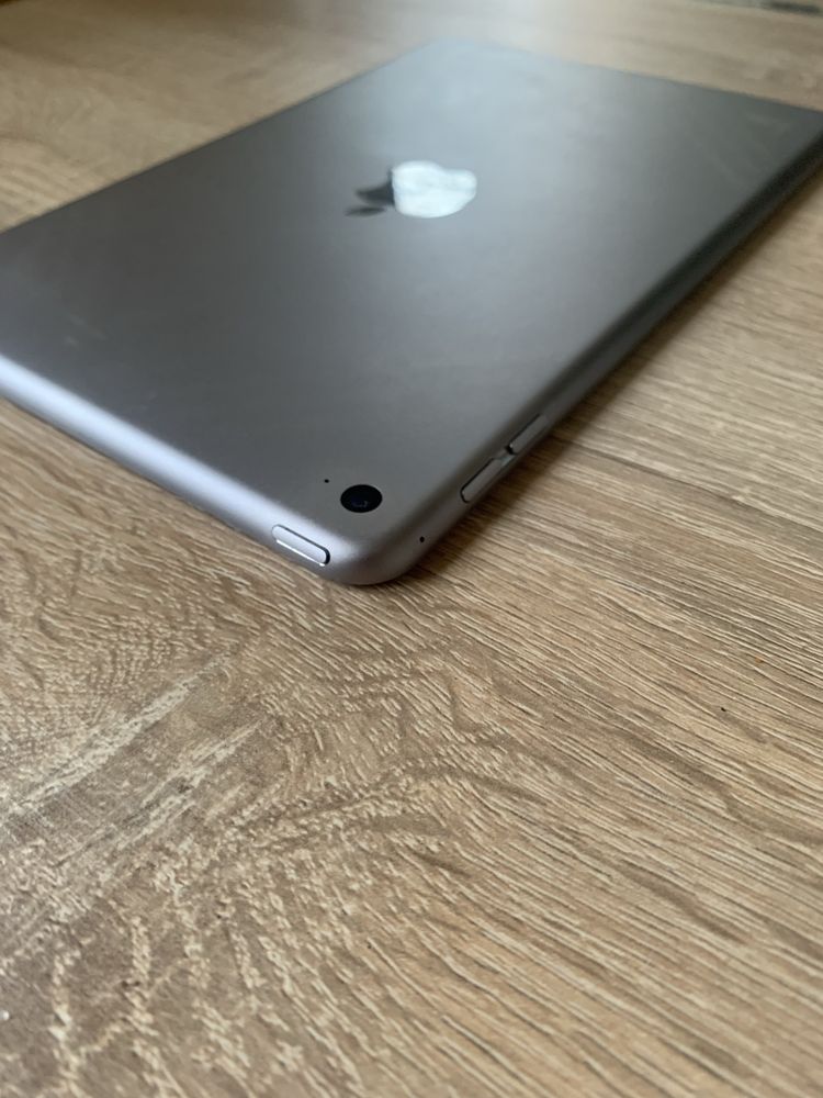 iPad mini 4 7.9” Wi-Fi 128gb Space Gray. Bypass!