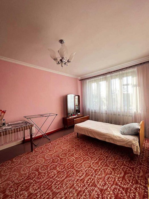 Продам великий будинок, Угорники