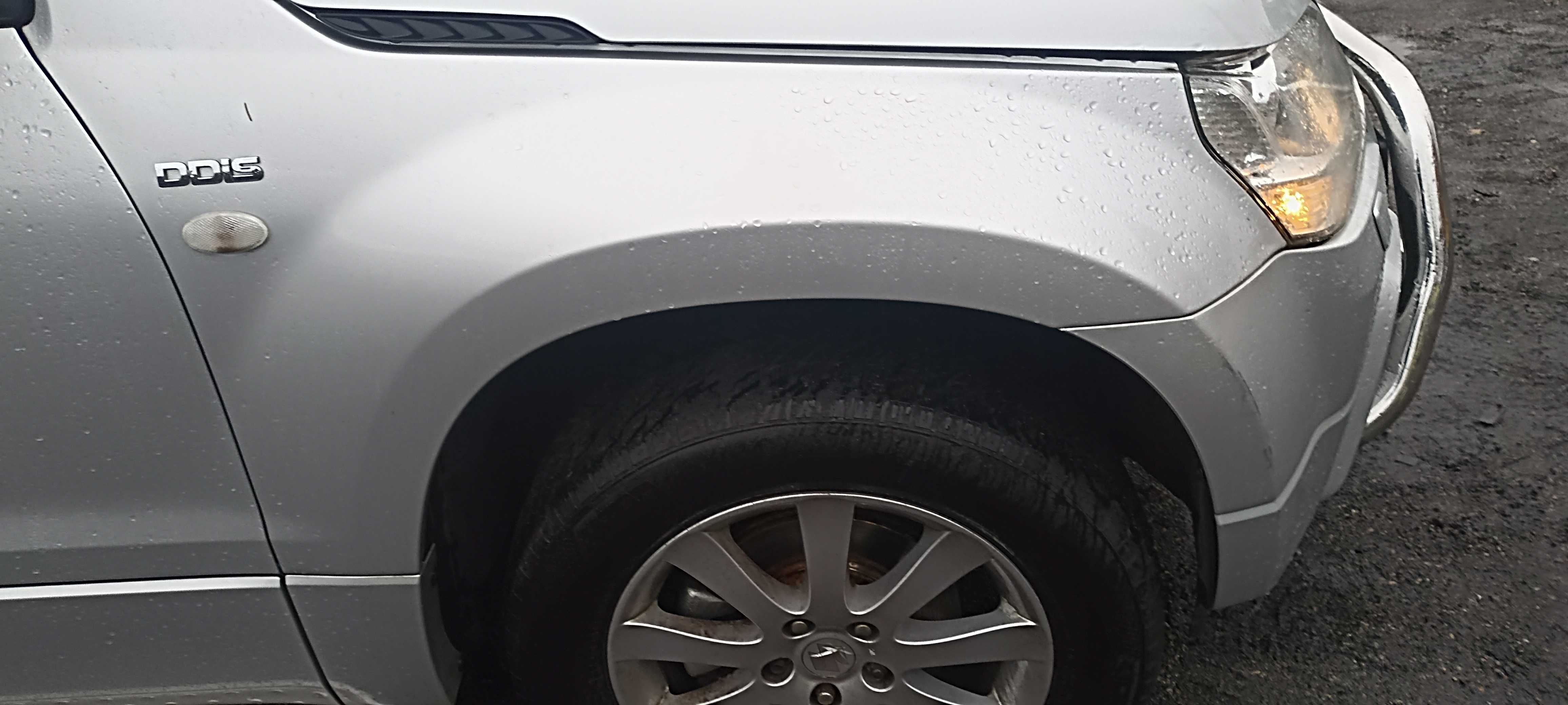 błotnik przód przedni grand vitara 1.9 ddis 06r lak Z2S