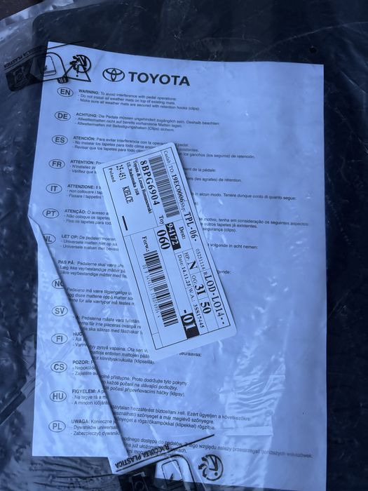 Nowe oryginalne dywaniki gumowe Toyota CHR 2025