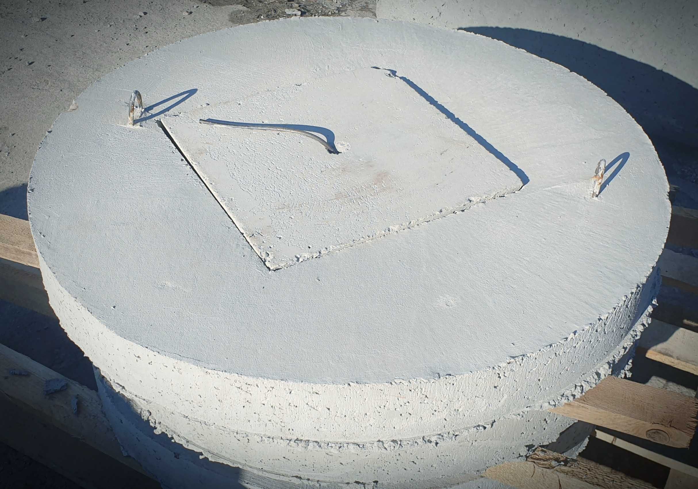 Pokrywa betonowa 140cm z WŁAZEM DEKLEM otwór na pompę Wysylka