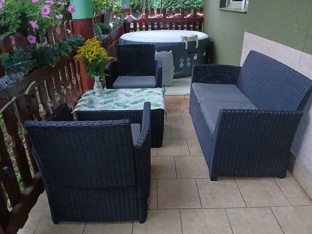 Domek wśród  zieleni  z   G o r  ą c ą  b a l i ą,   KOMINKIEM, JACUZZ