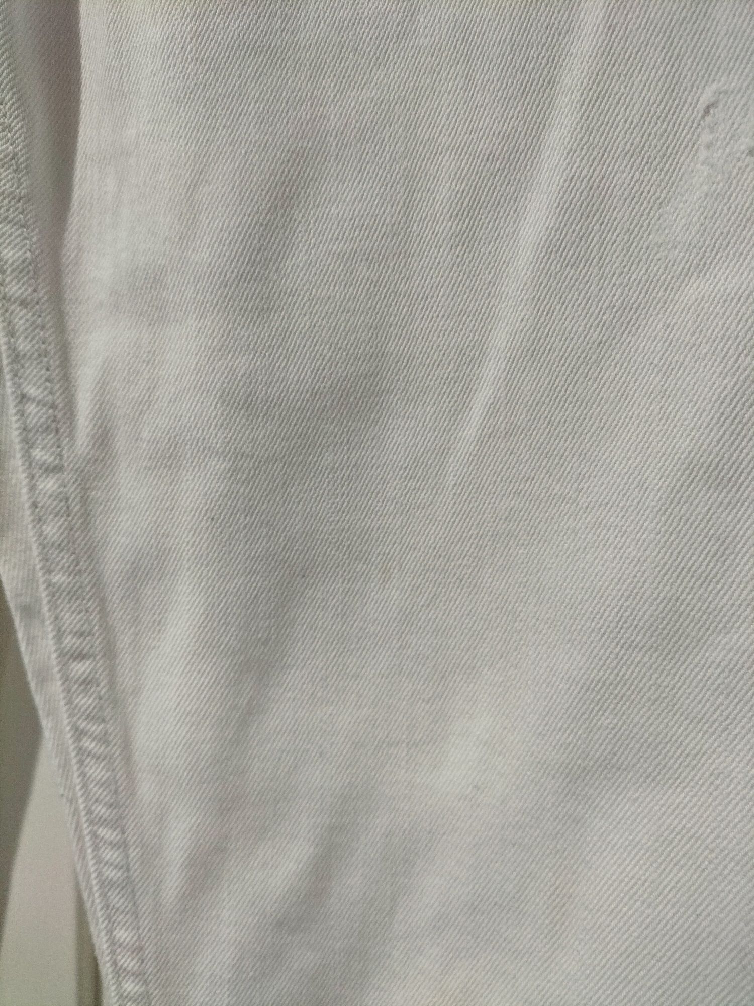 Spodnie białe jeansy Reserved 38/40