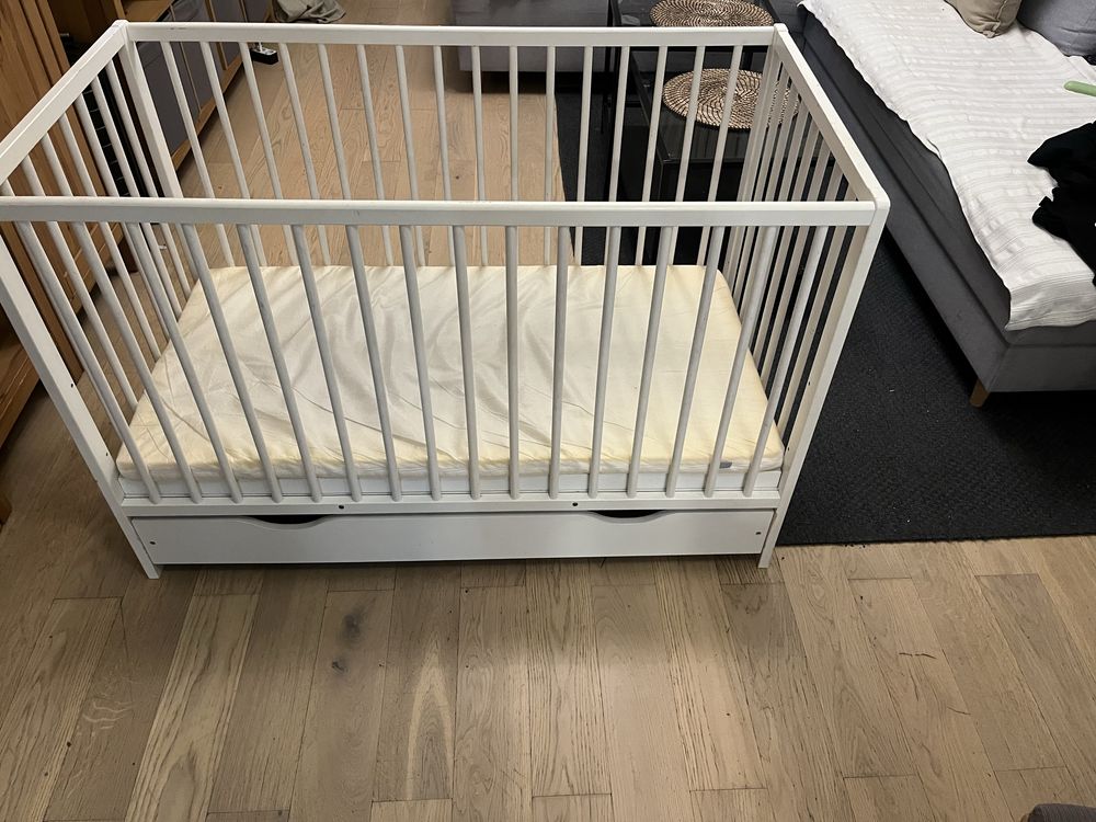 Łóżeczko dzieciece 120x60 + materac + ochraniacz na szczebelki