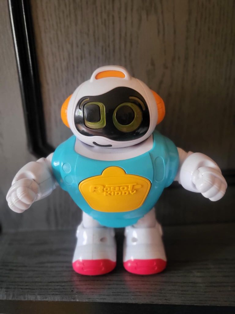 Robot dla dziecka z ruchomymi elementami